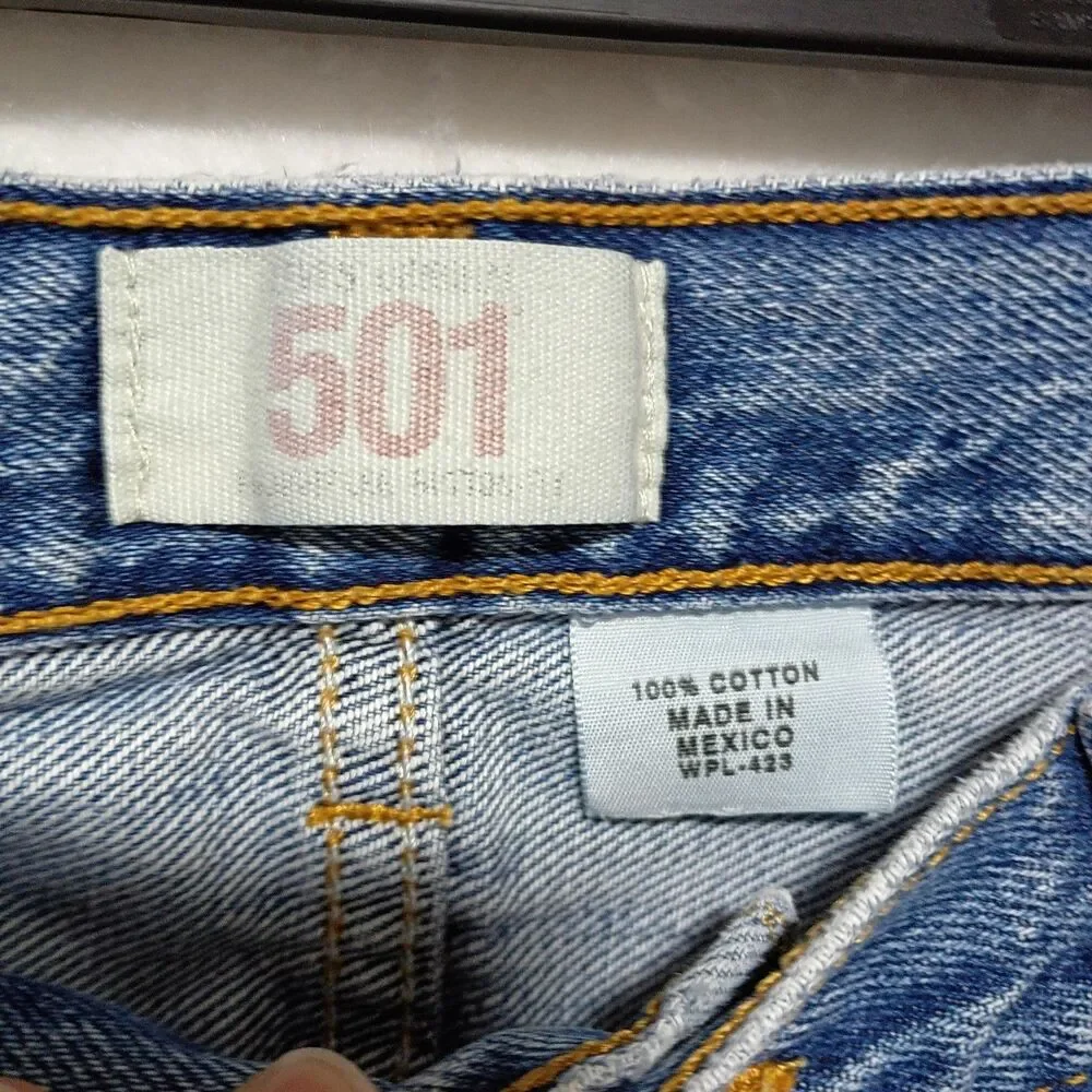 VTG 90s Levis Jeans 501 Original Fit Jeans Men 34x32 Medium Wash Non-Stretch EUC